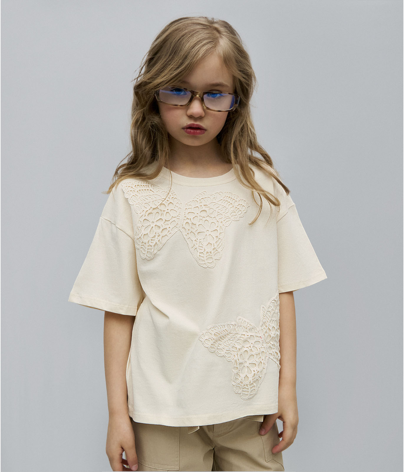 Футболка oversize с вышивкой бабочки